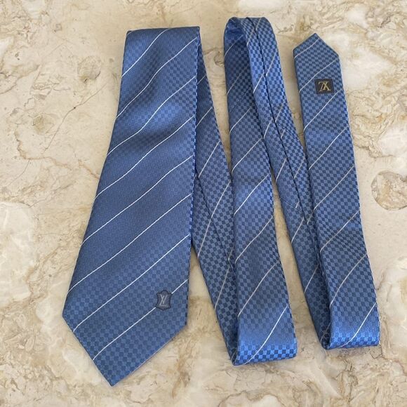 Louis Vuitton 100% Silk Monogram Tie - Picture 3 of 10